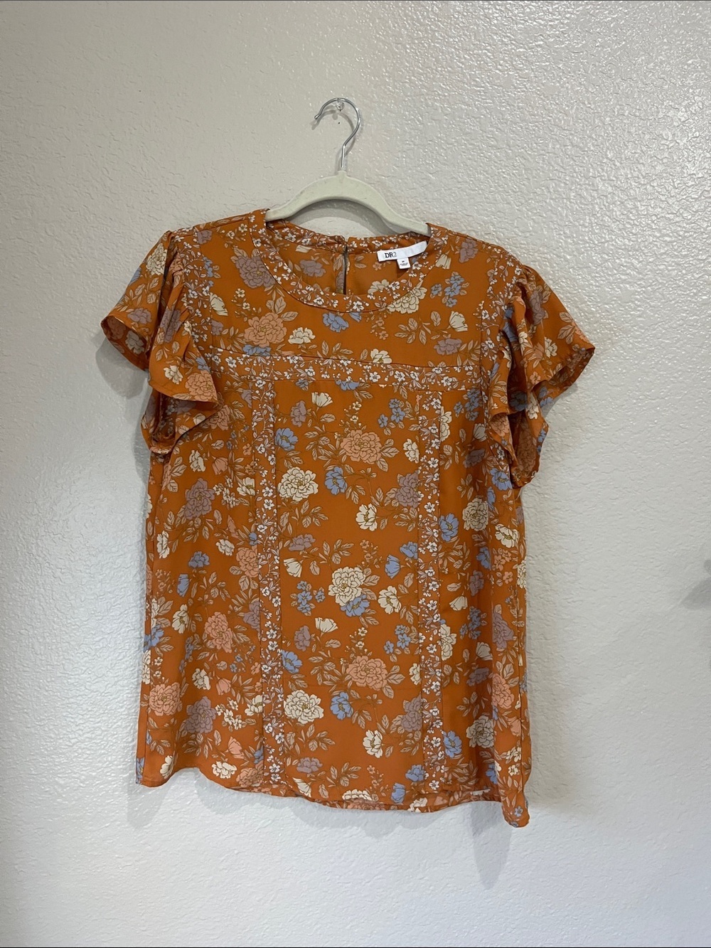DR2 Rust Floral Flutter Sleeve Top Sz M Office Boho Cottage core Flowy TC0140